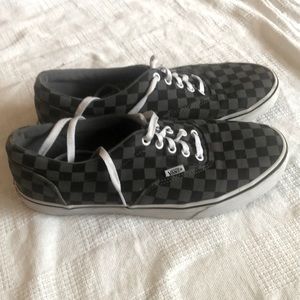 Men’s vans, 10.5. Checkerboard low top.
